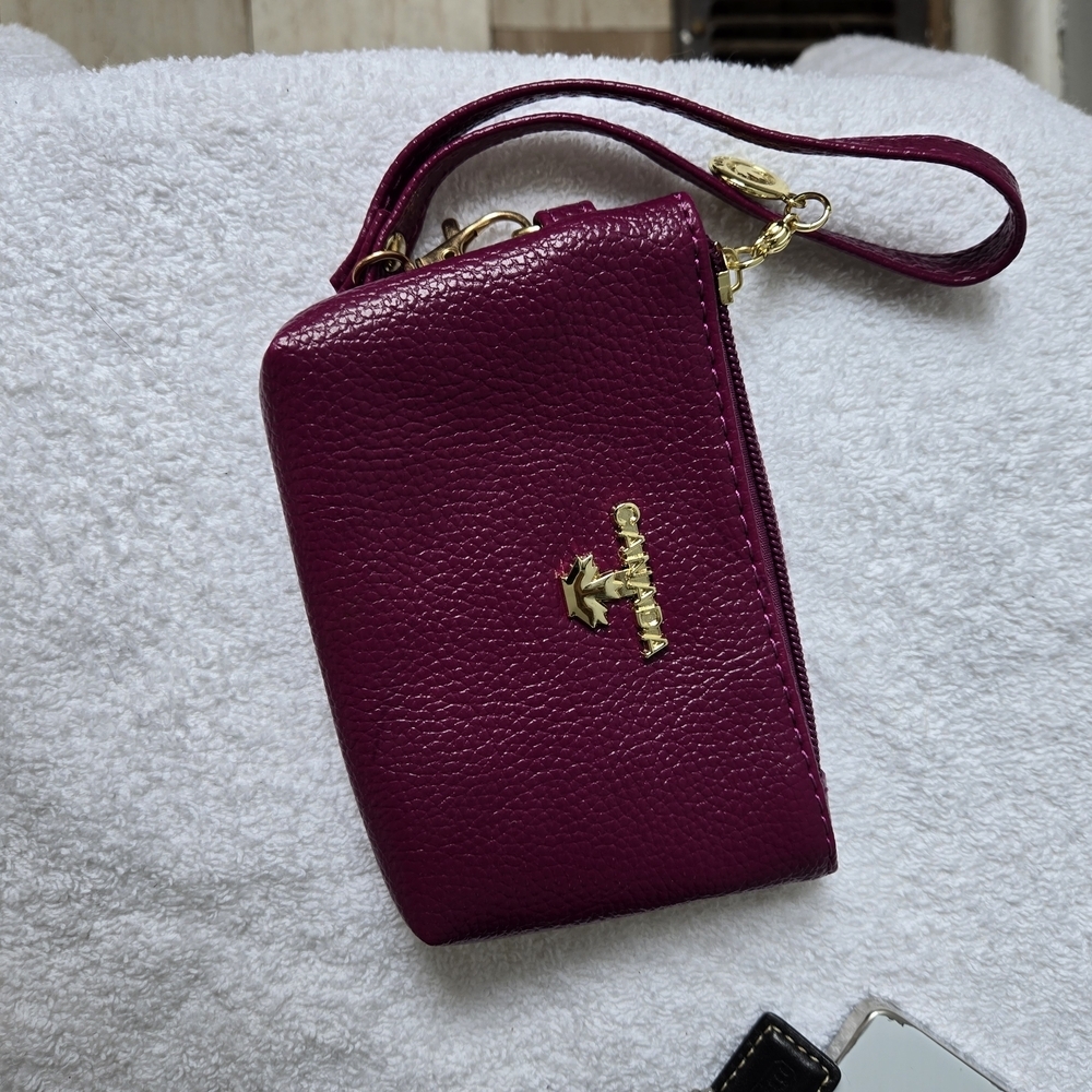 P335. Magenta Leather Coin Purse/Wallet NWOT